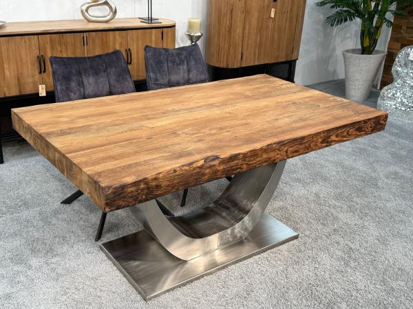 Wood dining table with raw steel base, 160x90 cm, for 6 people.