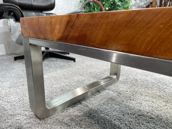 Handgefertigter Wohnzimmertisch aus massivem Teakholz 90cm
