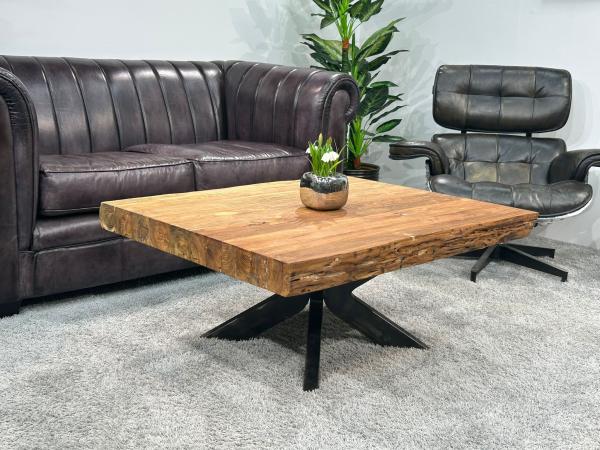 Vollholz Couchtisch massiv eckig mit Stahlgestell Baumkante Altholz