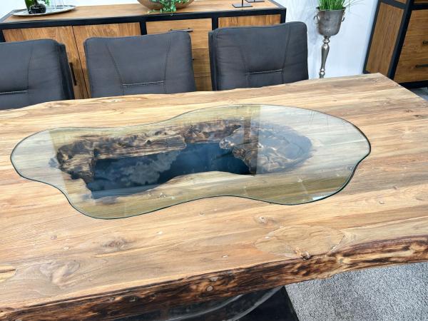 Design Massivholztisch mit extrem starker Tischplatte