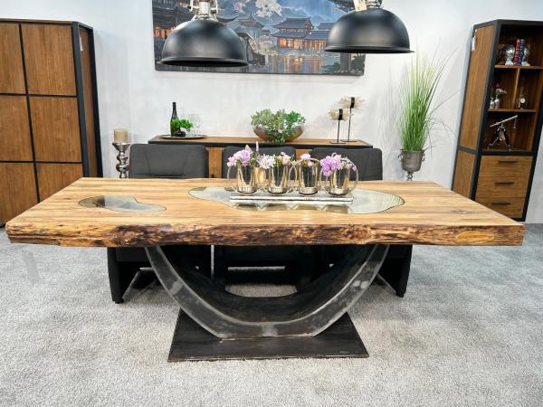 Design Massivholztisch mit extrem starker Tischplatte