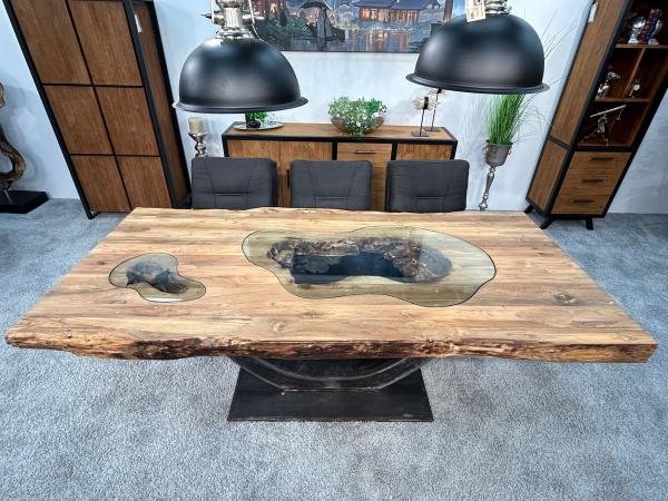 Design Massivholztisch mit extrem starker Tischplatte