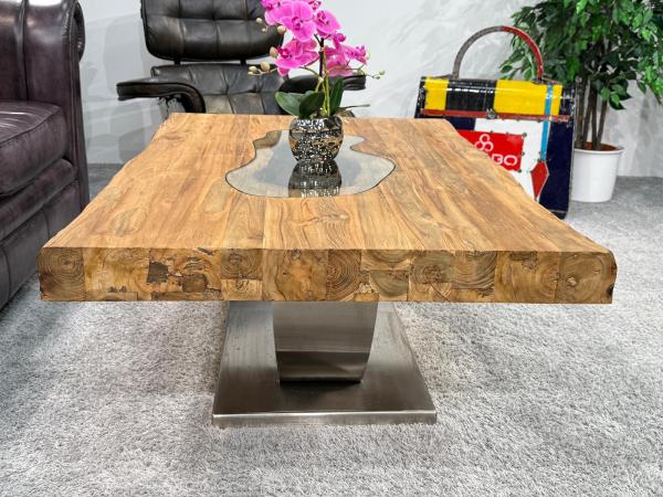 Wohnzimmertisch aus Massivholz recycelt
