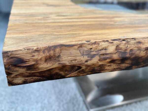 Wohnzimmertisch aus Massivholz recycelt