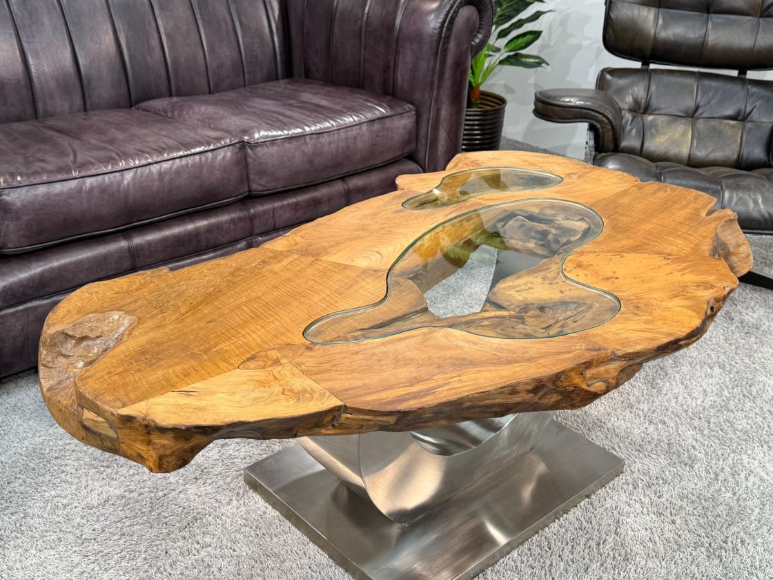 Einmaliger Couchtisch aus Baumscheiben mit Halbmondfuss