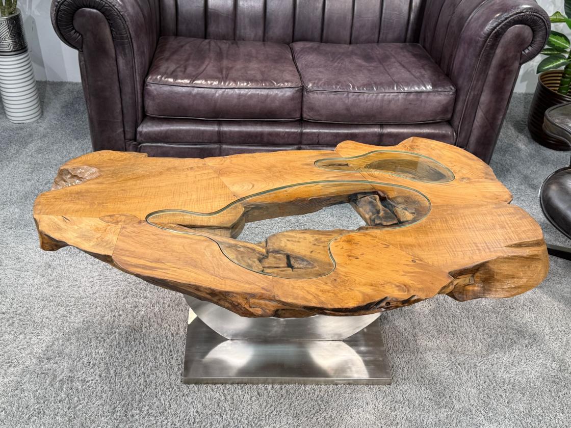 Einmaliger Couchtisch aus Baumscheiben mit Halbmondfuss