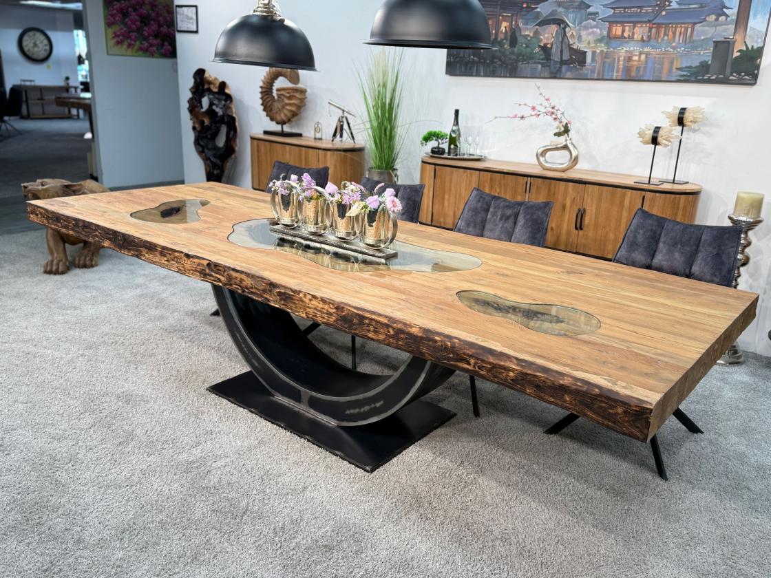 Design Massivholztisch aus recyceltem Altholz "Deep Island"