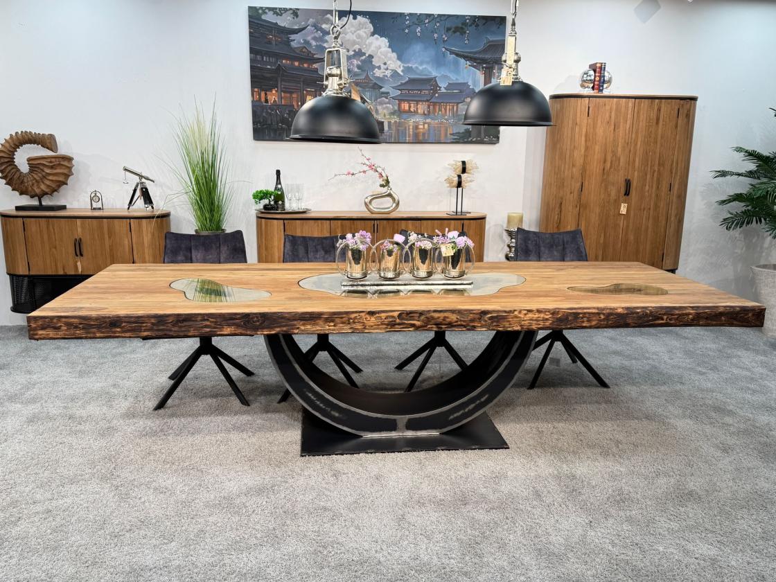 Design Massivholztisch aus recyceltem Altholz "Deep Island"