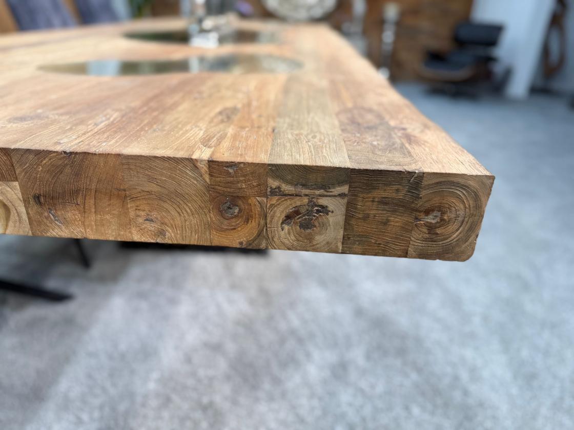 Design Massivholztisch aus recyceltem Altholz "Deep Island"