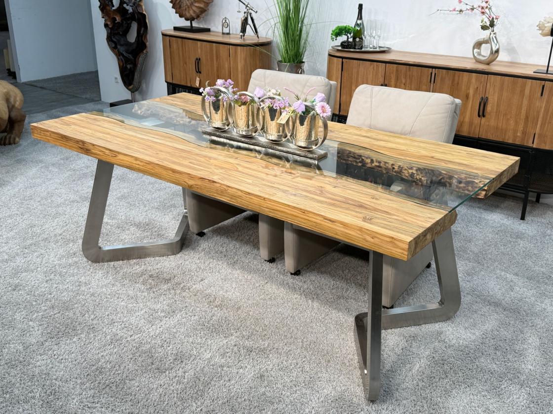 Massivholztisch mit Glaseinlage aus Altholz