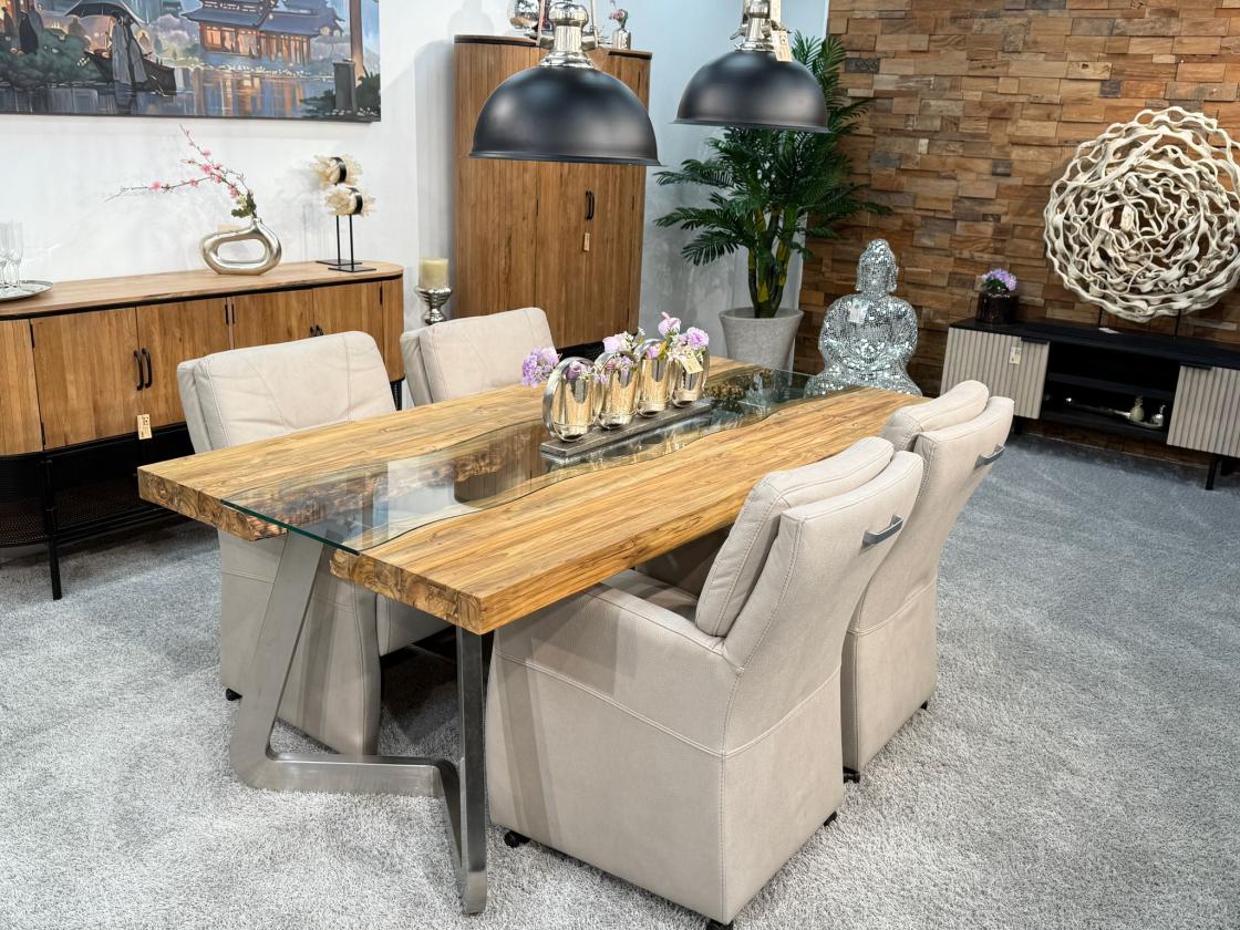 Massivholztisch mit Glaseinlage aus Altholz