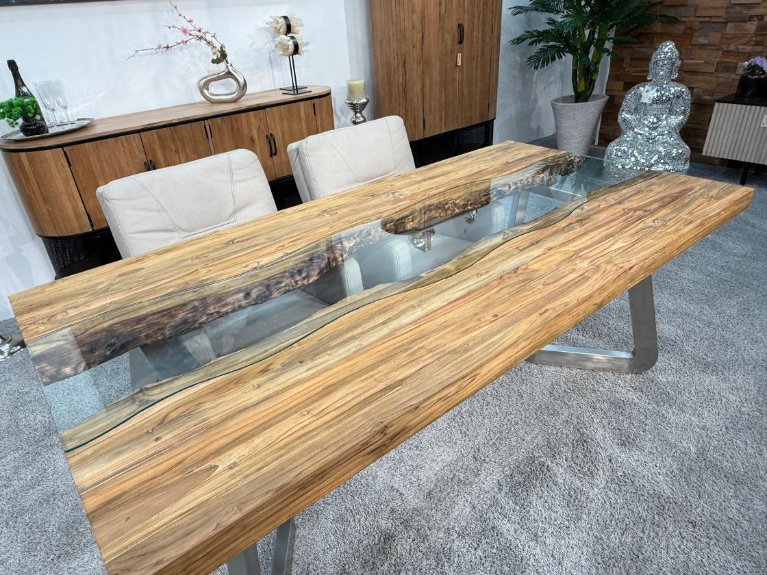 Massivholztisch mit Glaseinlage aus Altholz