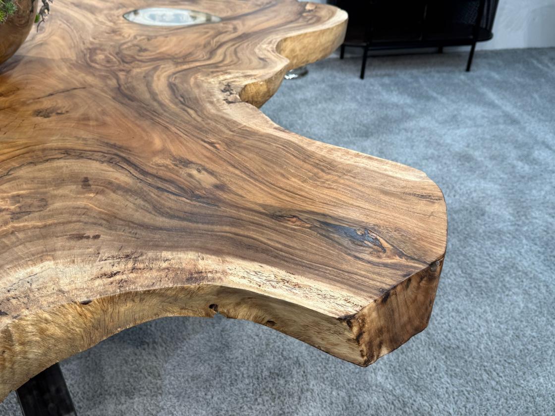 Baumscheiben Esstisch "Lakeside" aus massivem Suarholz