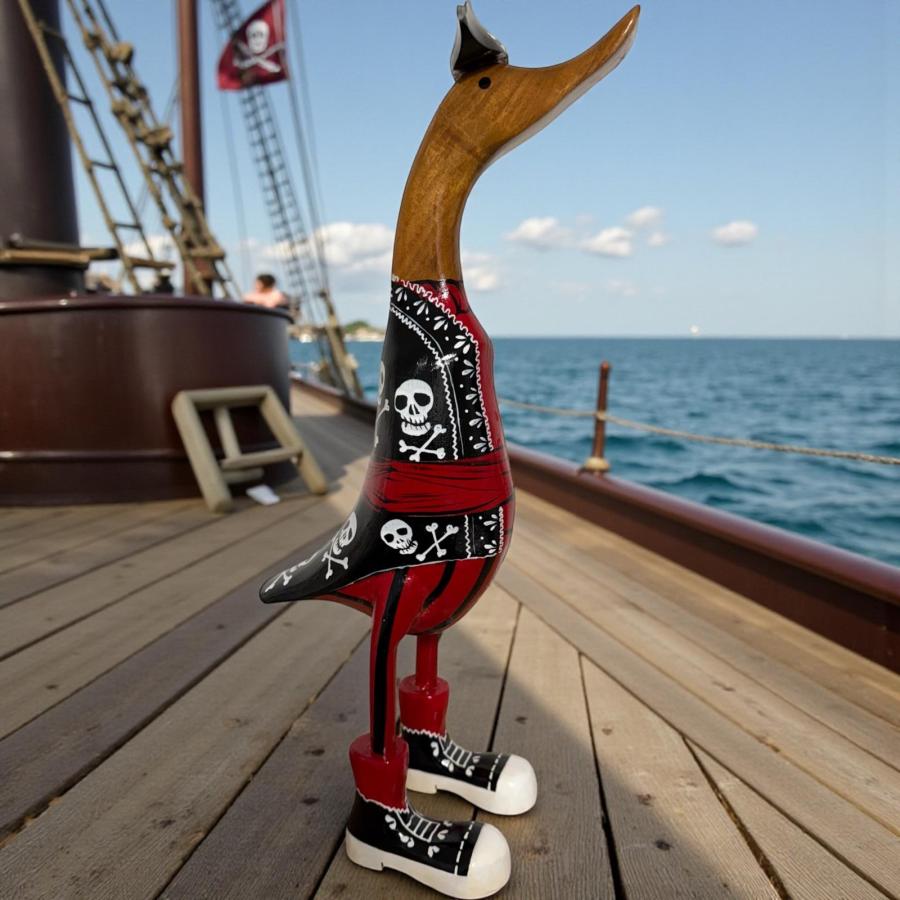 Ente aus Holz Pirat in Totenkopf-Anzug