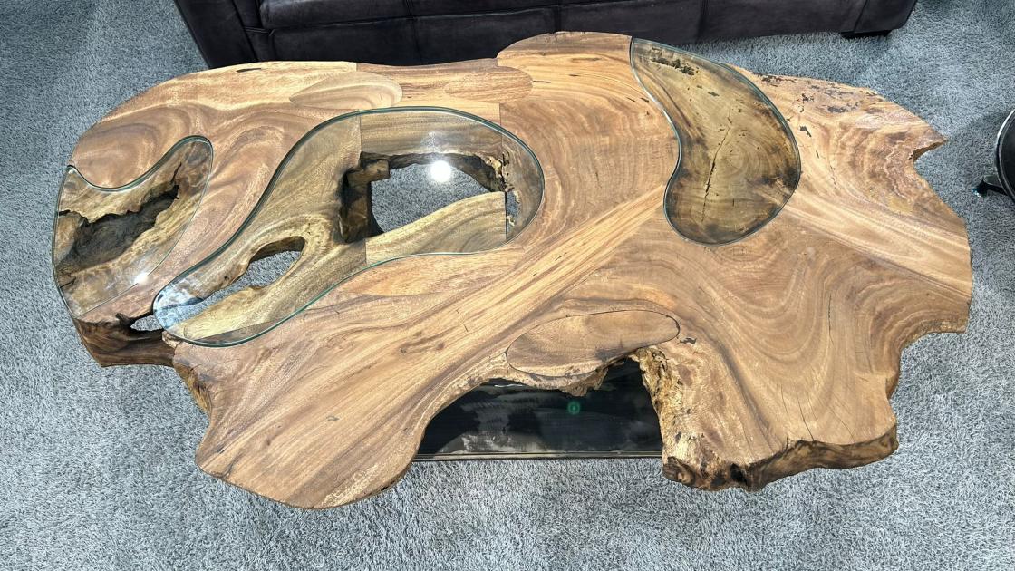 Schöner Baumstamm Couchtisch