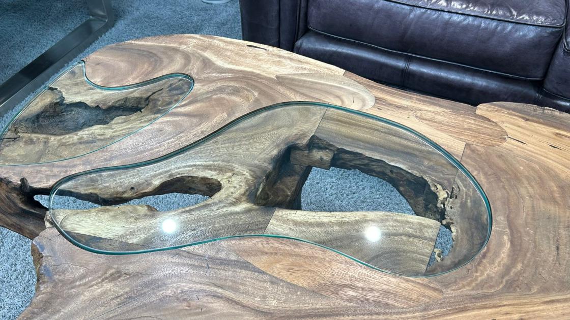 Schöner Baumstamm Couchtisch