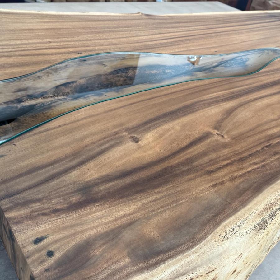 Baumscheiben Esstisch "Lakeside" aus massivem Suarholz