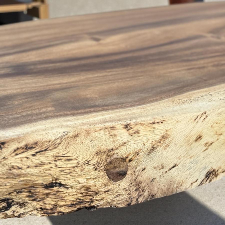 Baumscheiben Esstisch "Lakeside" aus massivem Suarholz