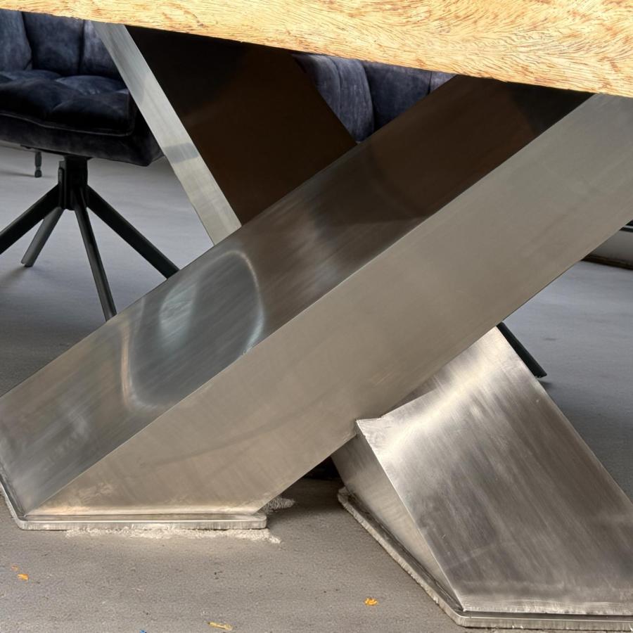 Baumscheiben Esstisch "Lakeside" aus massivem Suarholz