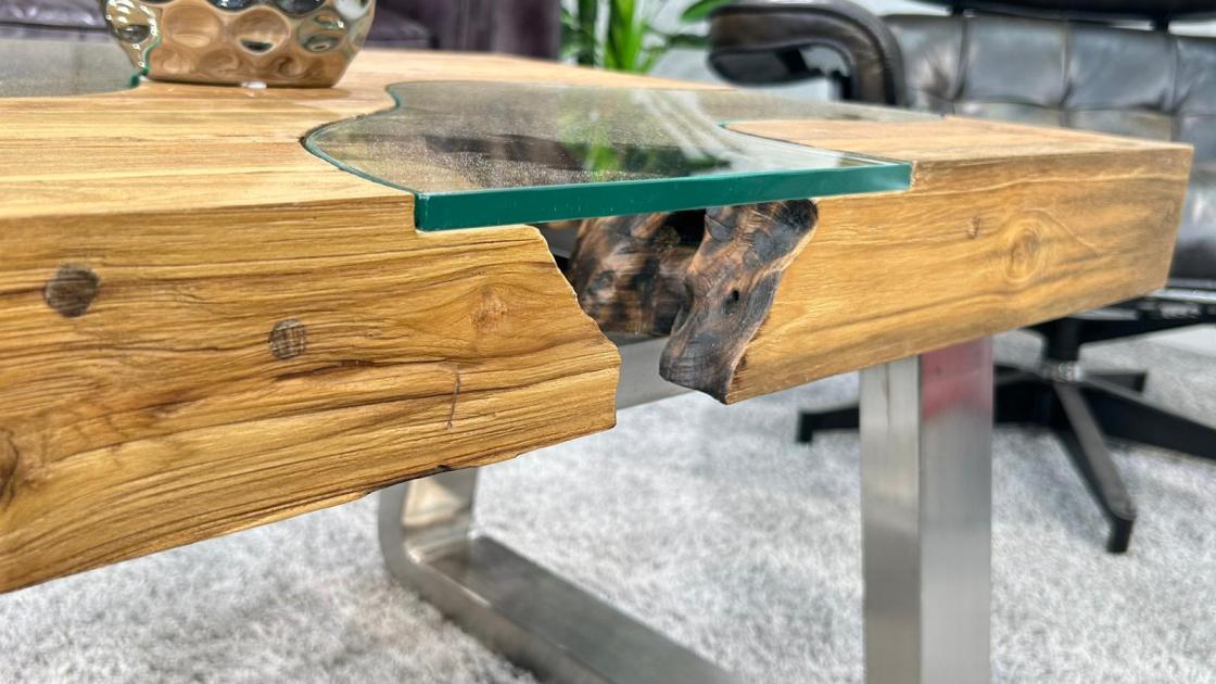 Couchtisch mit Glaseinlage aus Altholz