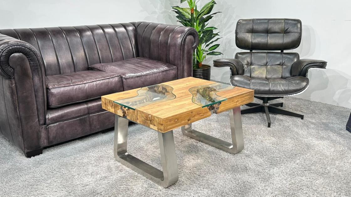 Couchtisch mit Glaseinlage aus Altholz