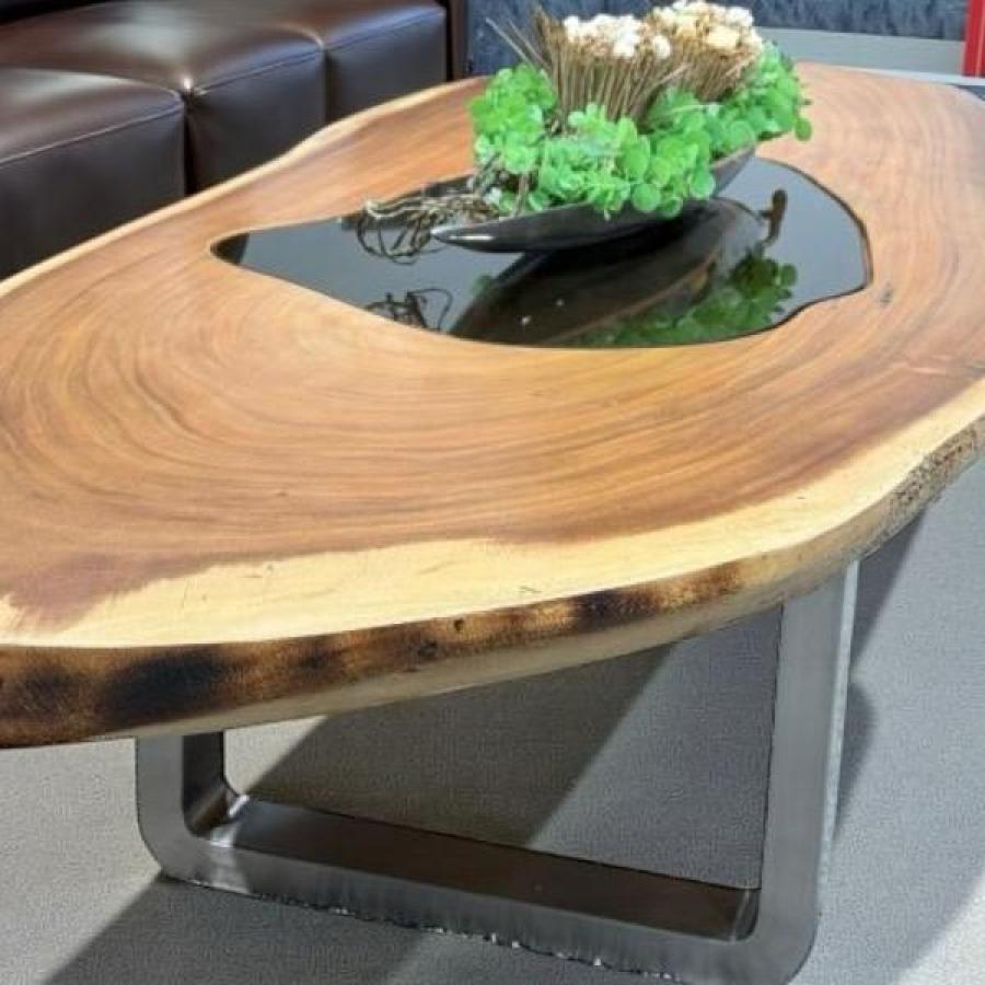 Massiver Couchtisch Baumstamm mit Metallgestell