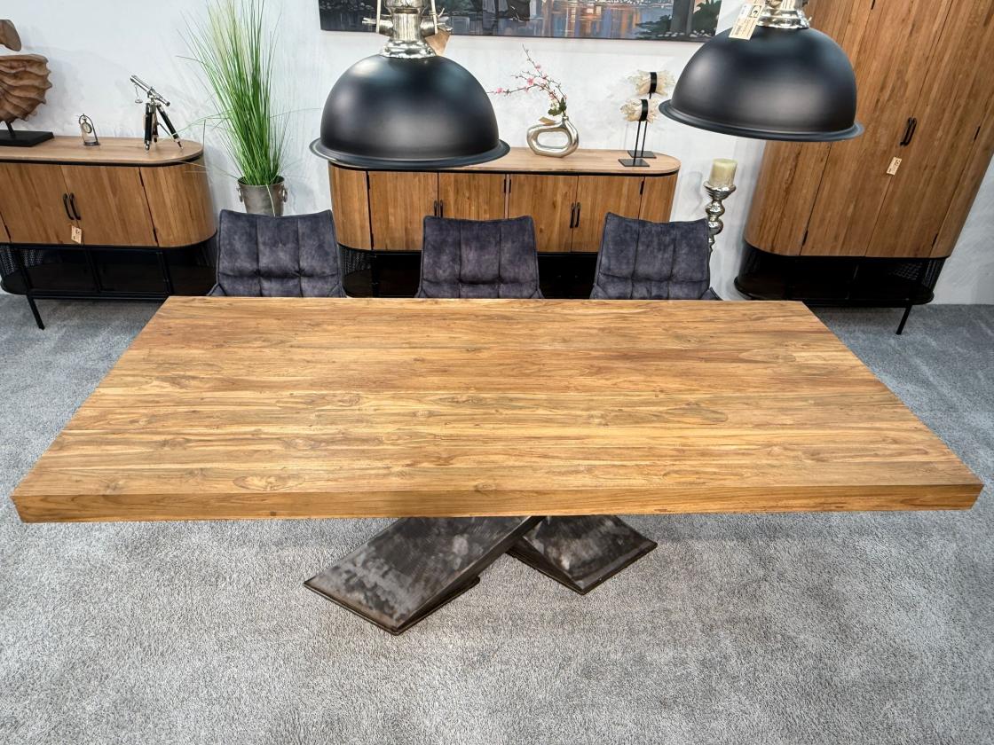 Esstisch "Deep Island" aus massivem Teakholz mit 3-D-Kreuzgestell aus Rohstahl ca. 220 x 100 x 79 cm