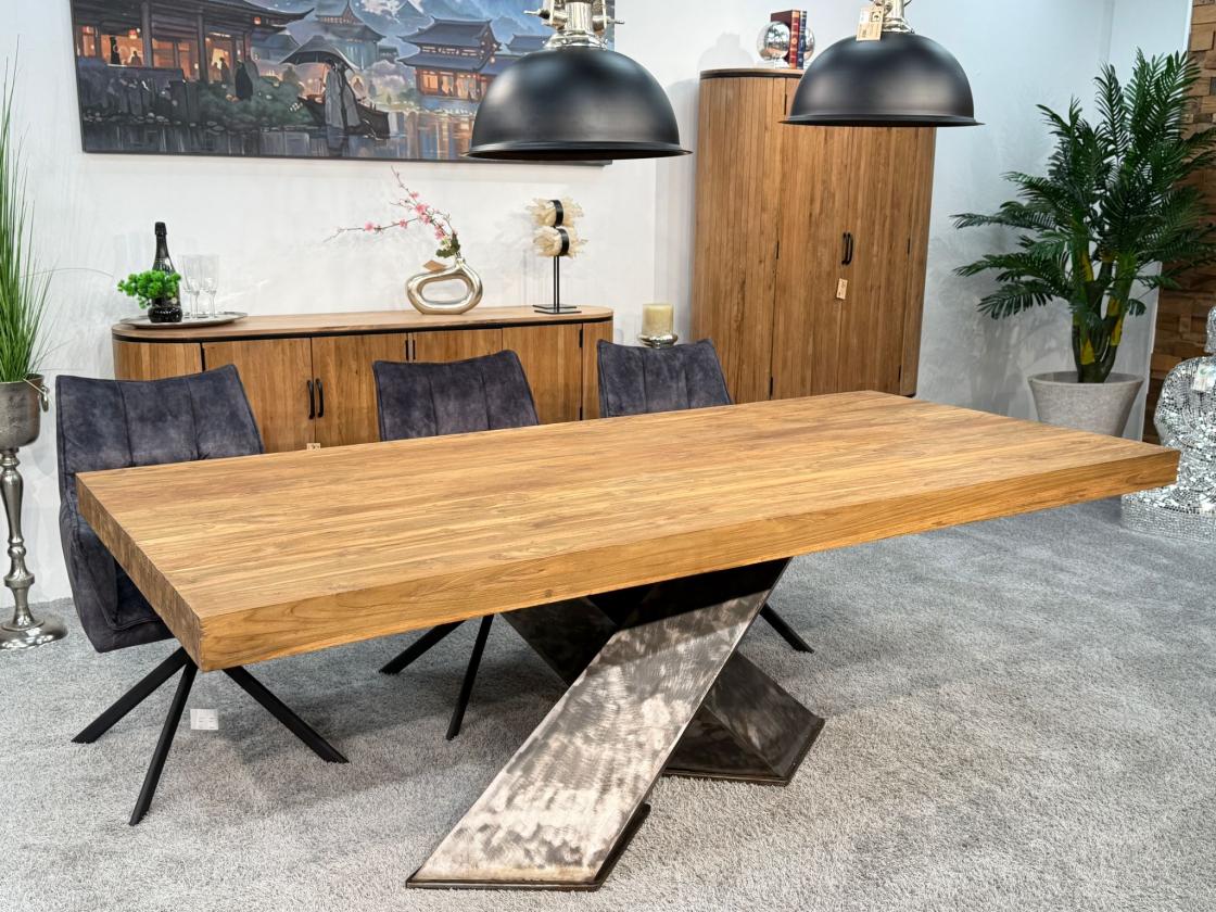 Esstisch "Deep Island" aus massivem Teakholz mit 3-D-Kreuzgestell aus Rohstahl ca. 220 x 100 x 79 cm