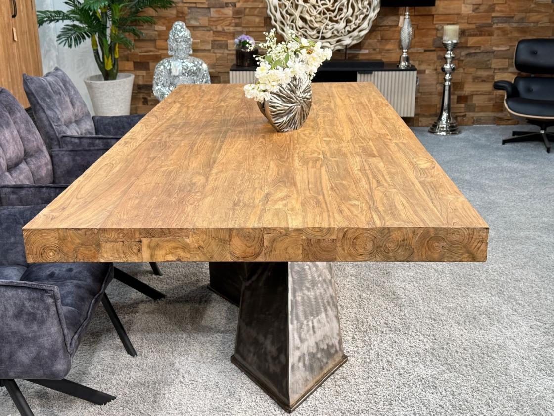 Esstisch "Deep Island" aus massivem Teakholz mit 3-D-Kreuzgestell aus Rohstahl ca. 220 x 100 x 79 cm