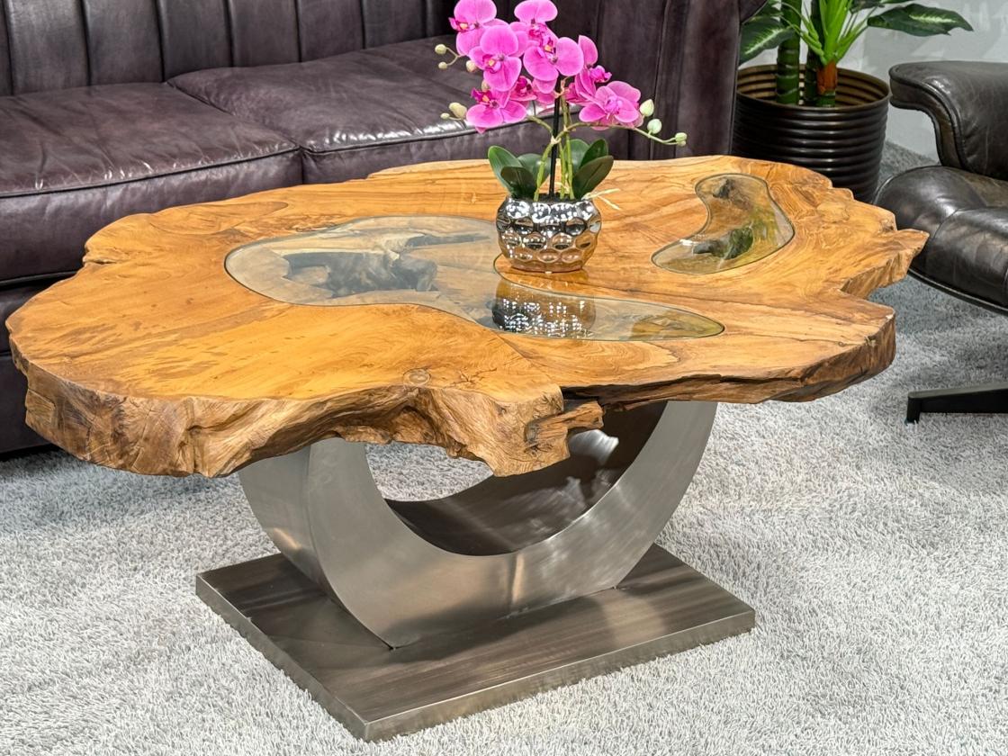 Einmaliger Couchtisch aus Baumscheiben mit Halbmondfuss