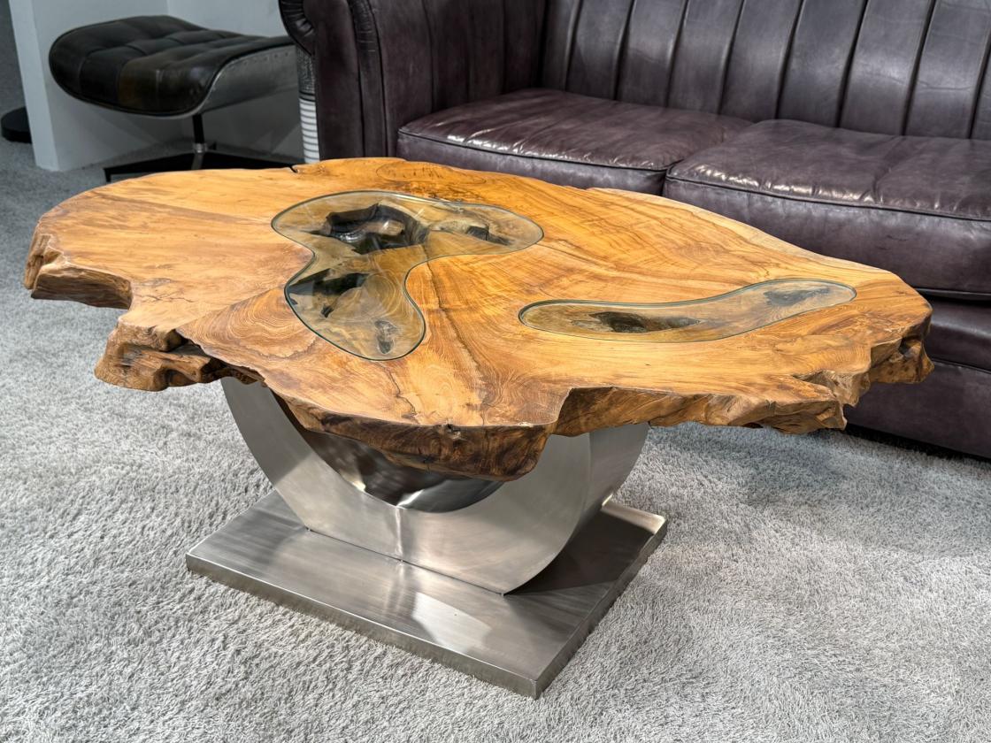 Einmaliger Couchtisch aus Baumscheiben mit Halbmondfuss