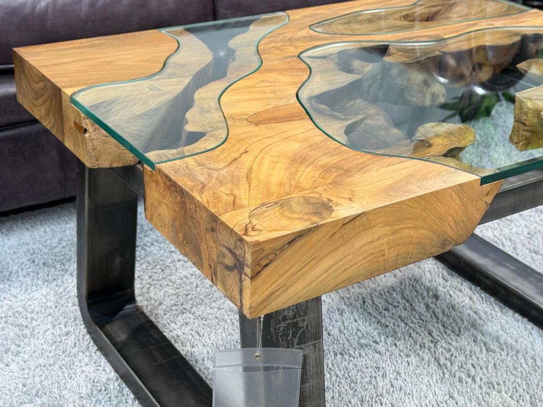 Couchtisch mit Glaseinlagen aus Baumscheiben