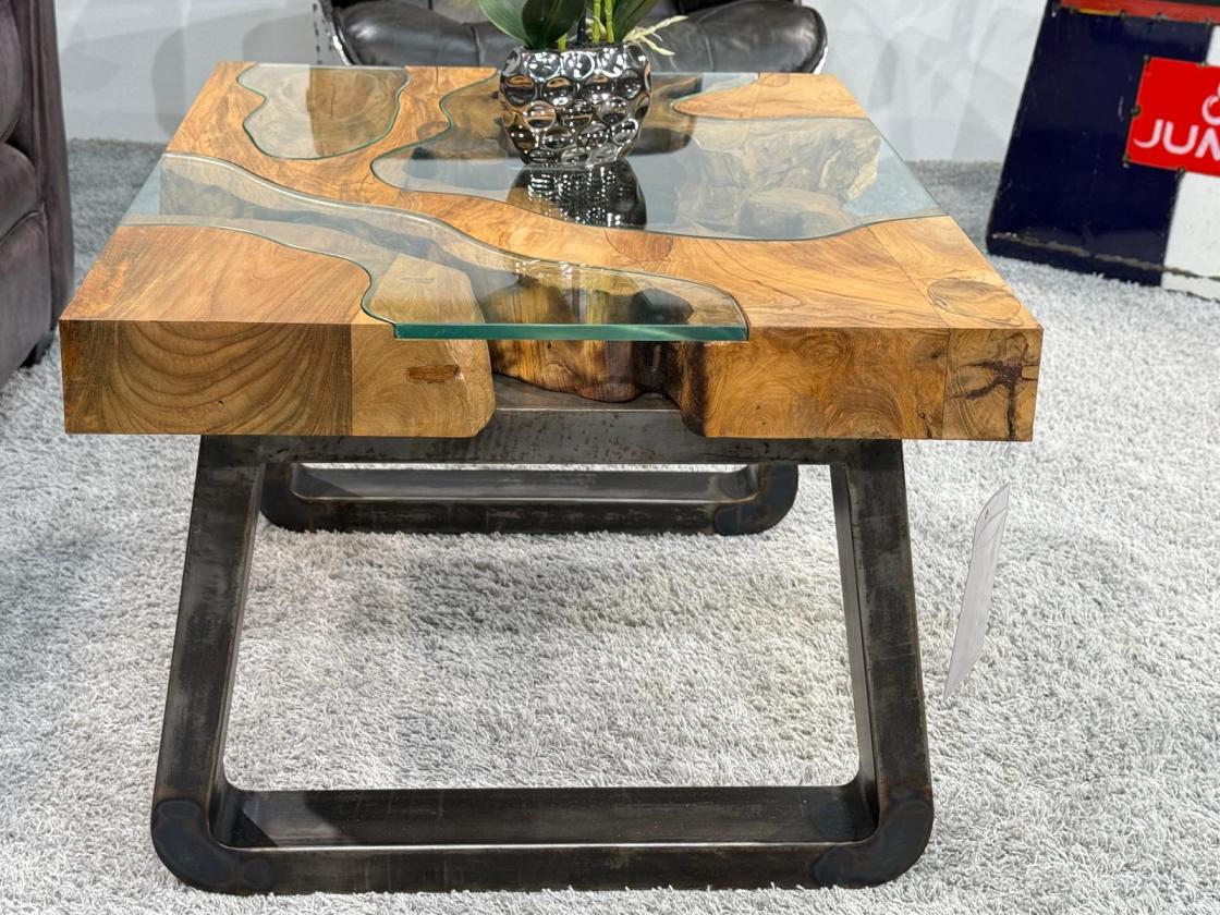 Couchtisch mit Glaseinlagen aus Baumscheiben