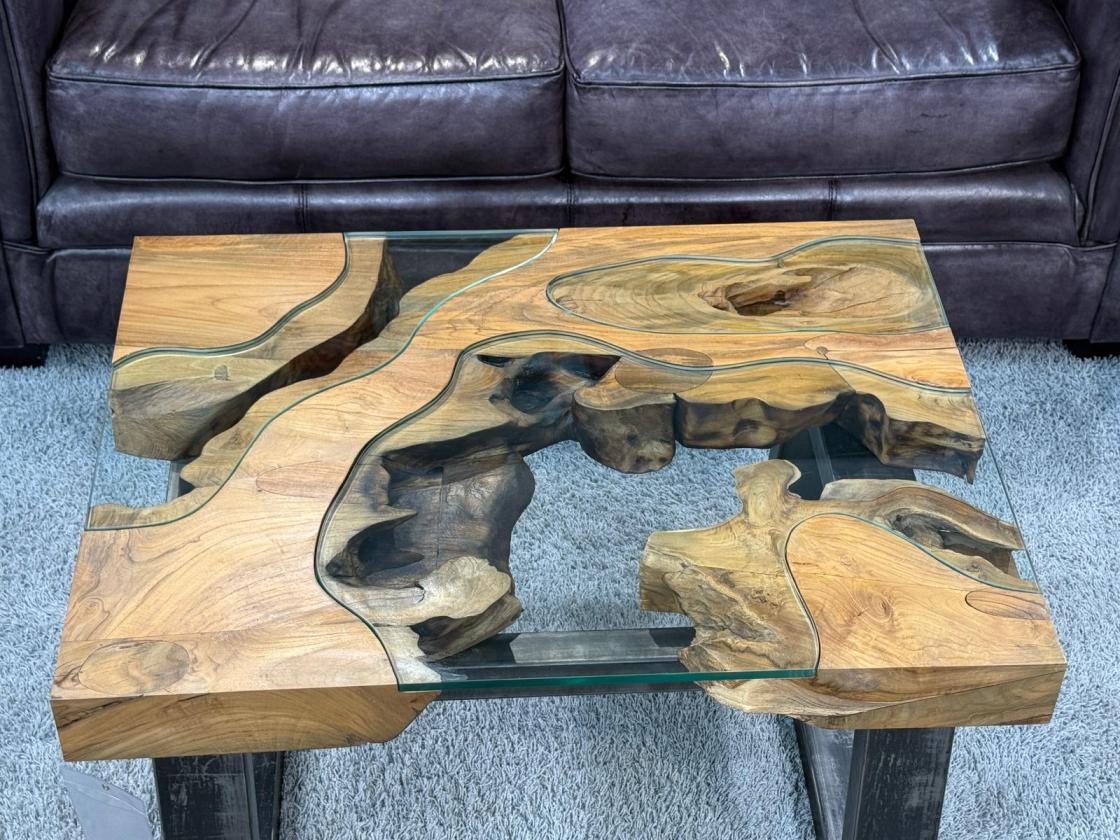 Couchtisch mit Glaseinlagen aus Baumscheiben