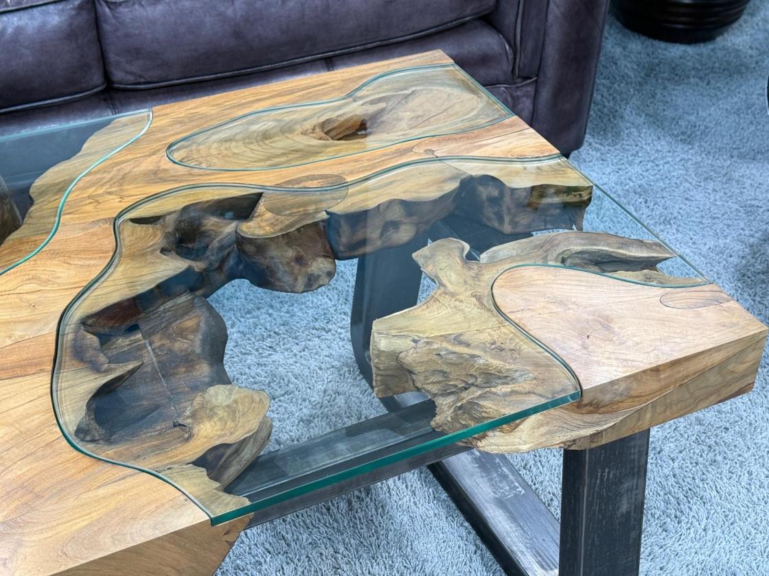 Couchtisch mit Glaseinlagen aus Baumscheiben