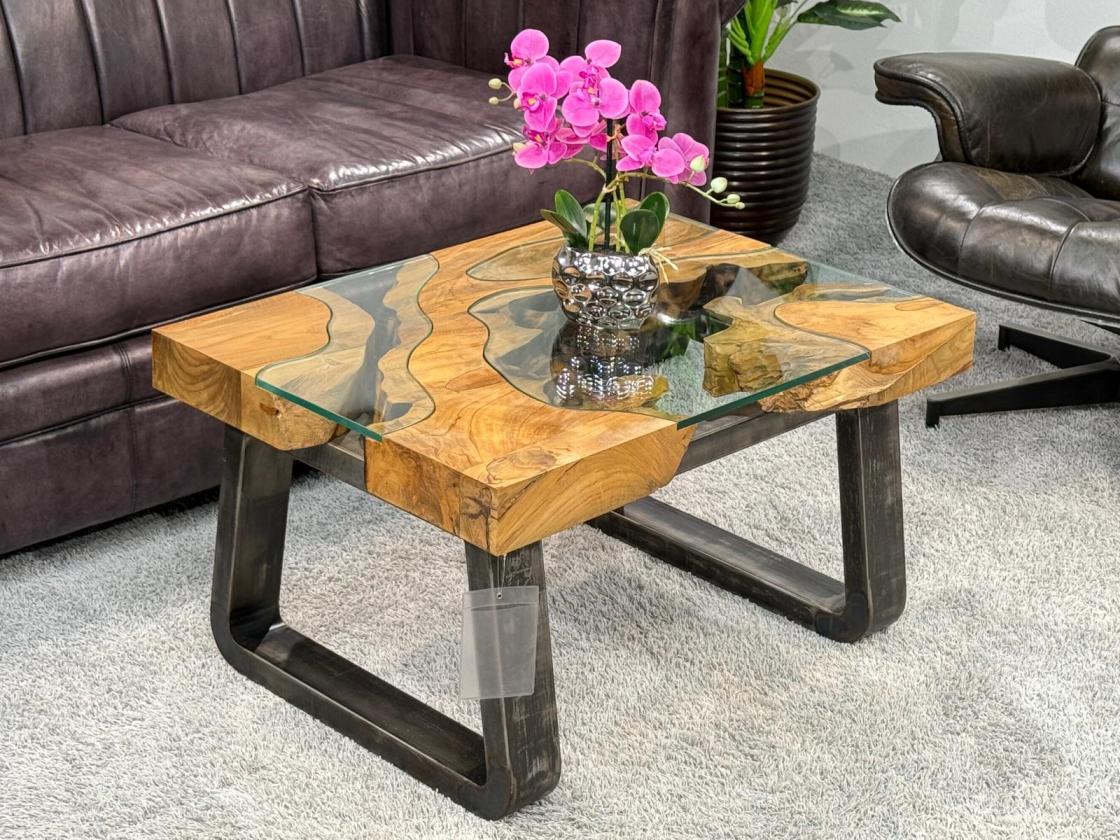 Couchtisch mit Glaseinlagen aus Baumscheiben