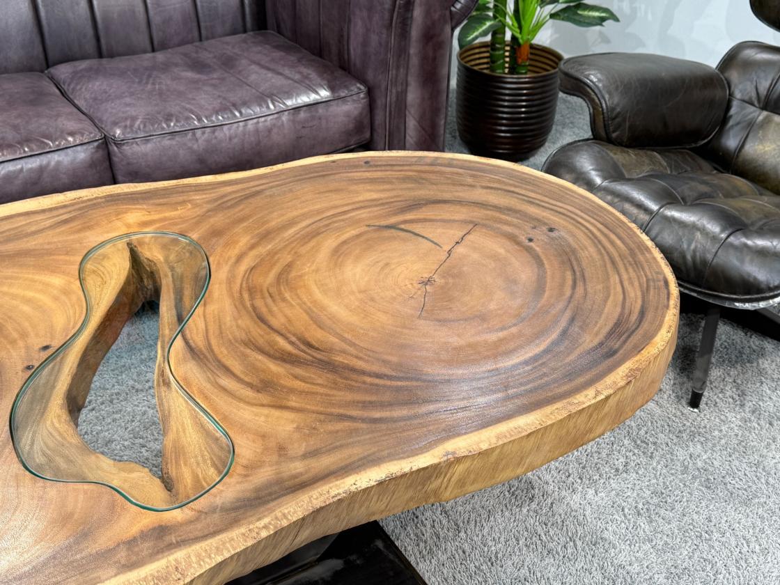 Massiver ovaler Couchtisch Baumstamm mit Metallgestell