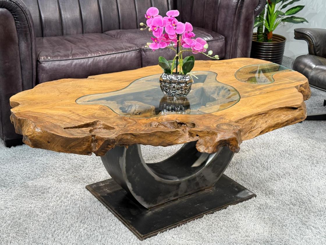 Einmaliger Couchtisch aus Baumscheiben mit Halbmondfuss