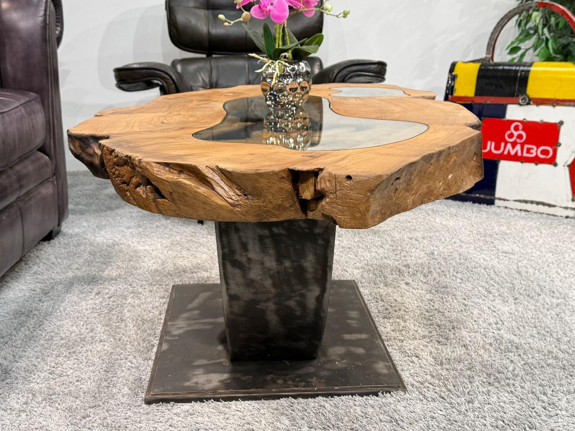 Einmaliger Couchtisch aus Baumscheiben mit Halbmondfuss