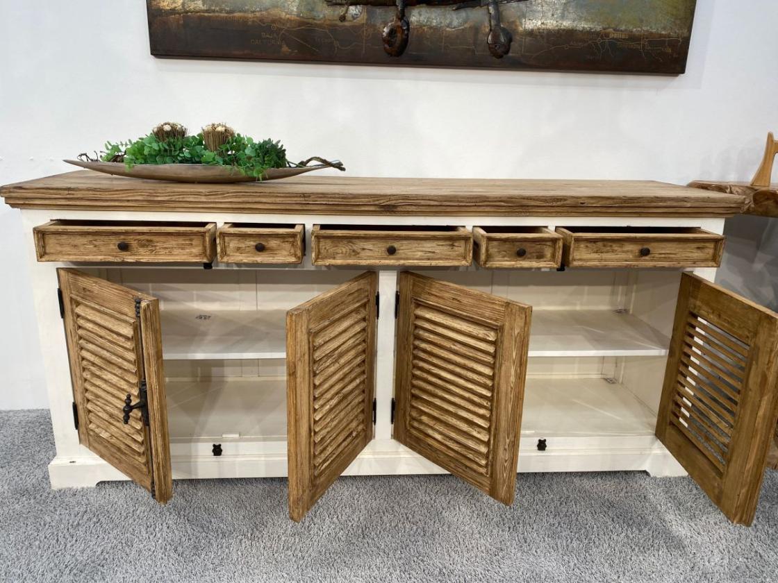 Anrichte "Kloster" Länge: 200 cm x Tiefe: 50 cm x Höhe: 90,5 cm aus recyceltem Altholz mit weißem Korpus und Metallbeschlägen