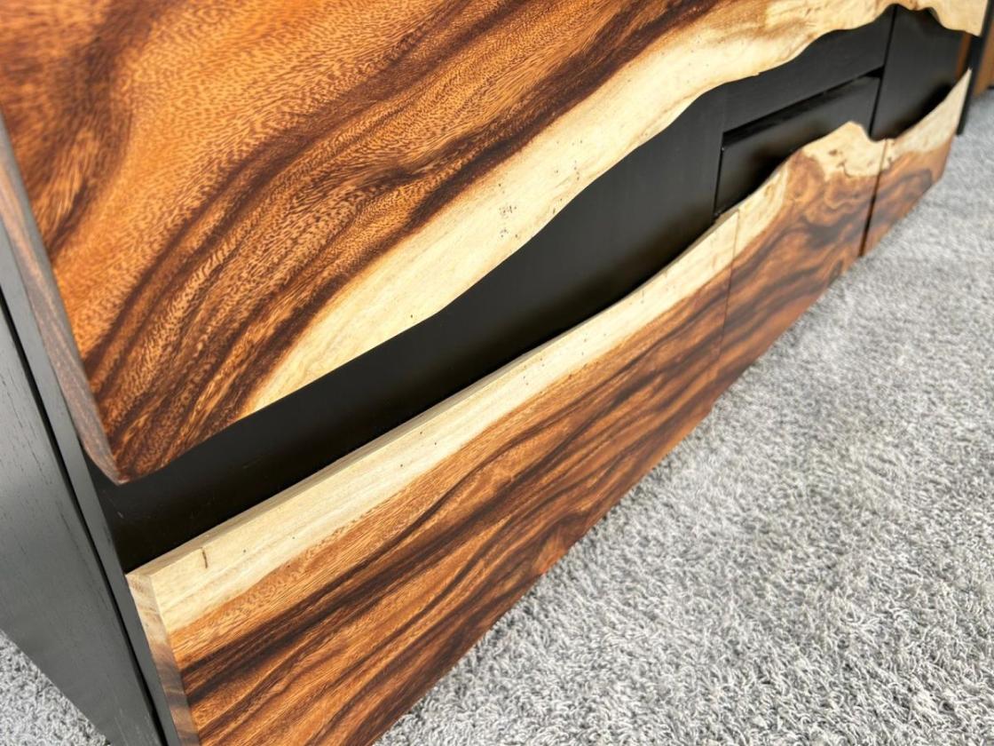 Baumscheiben Design Sideboard / Anrichte "Black Forest" aus recyceltem Holz mit Suar