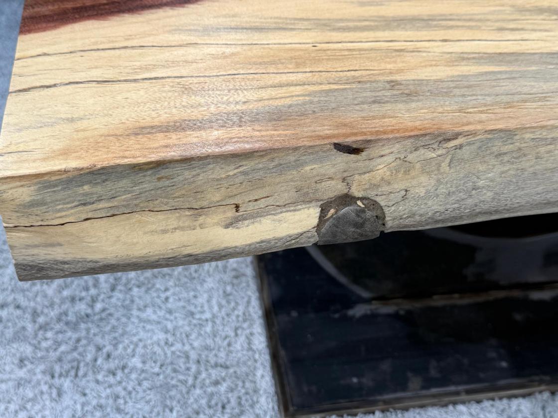 Baumstamm-Couchtisch aus Tamarindenholz, rechteckig.