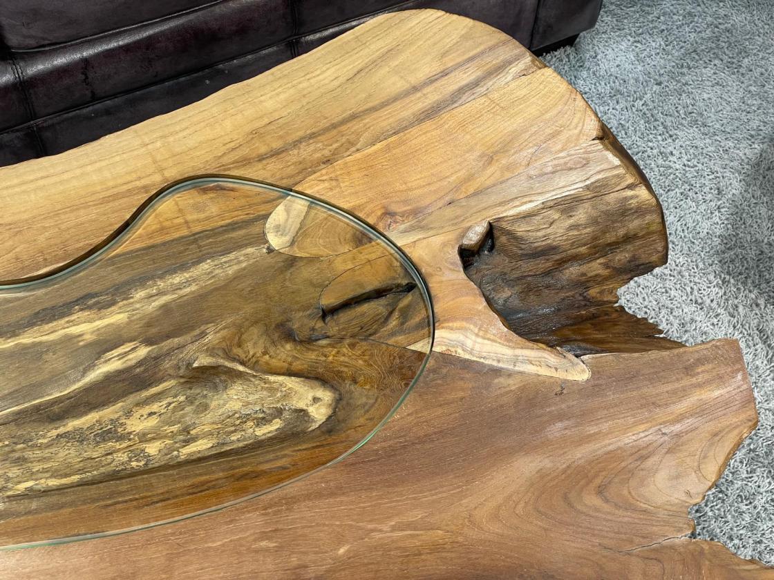 Baumstamm-Couchtisch mit Glasplatte, ca. 99 x 82 x 46 cm