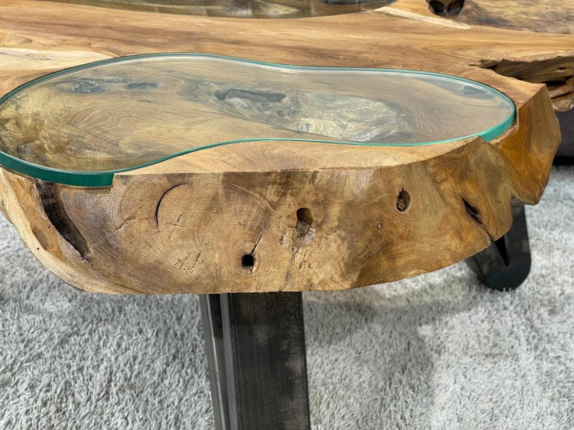 Baumstamm-Couchtisch mit Glasoberfläche, unregelmäßige Form