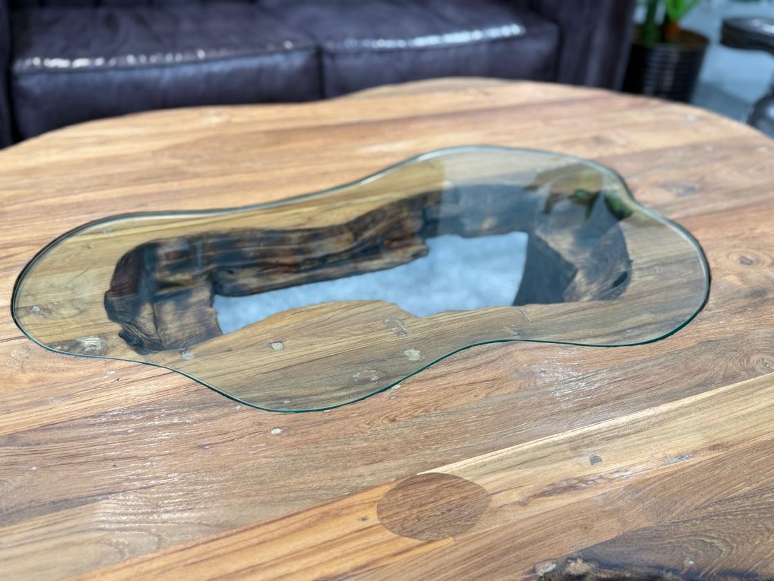 Beeindruckender Couchtisch Fusion aus Massivholz