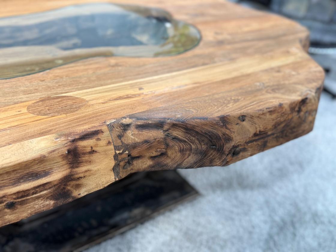 Beeindruckender Couchtisch Fusion aus Massivholz