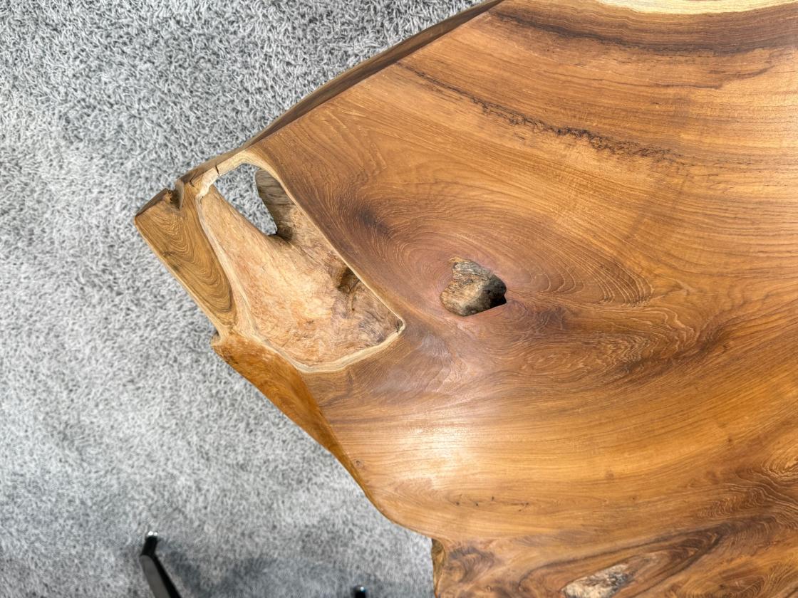 Couchtisch aus Teakholz, ca. 100x65-75x38 cm, unregelmäßige Form