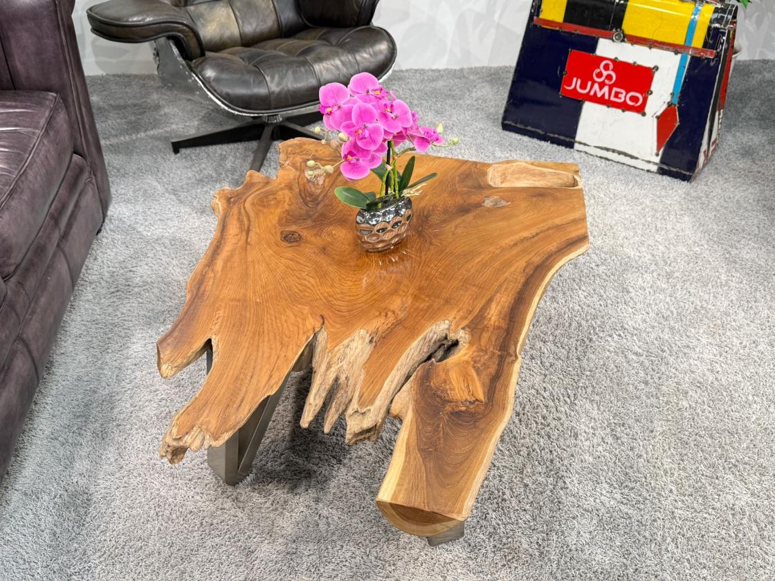 Couchtisch aus Teakholz mit Glasdetails, ca. 100 x 65-75 x 38 cm.