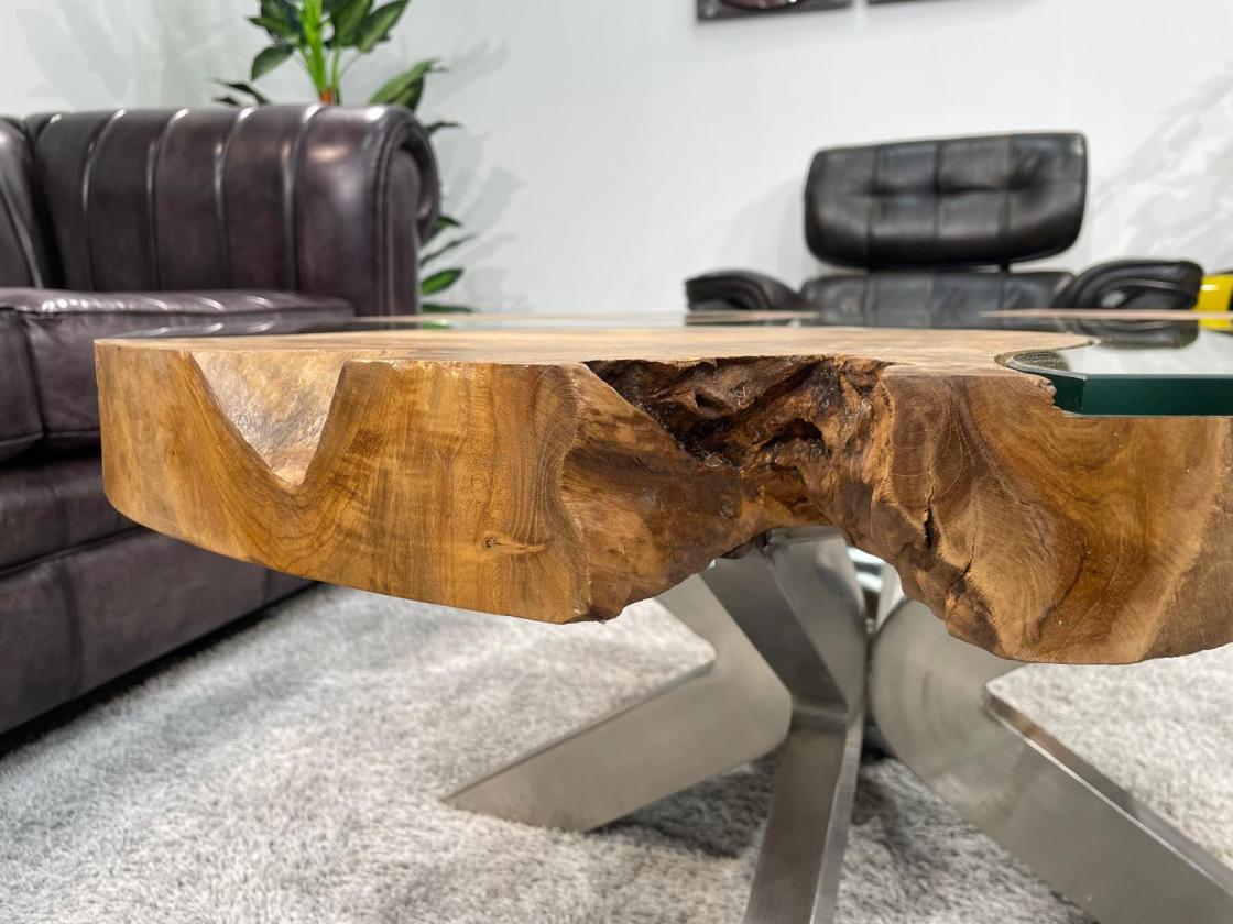 Runder Sofatisch aus einer massiven Baumscheibe