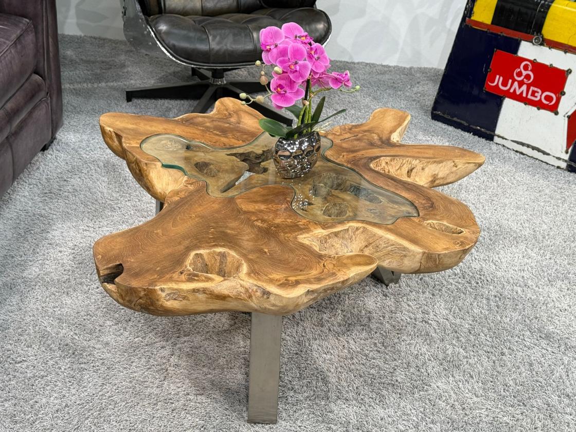 Teakholz-Couchtisch mit Metallbeinen und Glasdetails